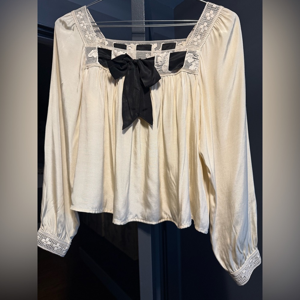 Doen Feli Cream silk and rayon blouse size small excellent condition
